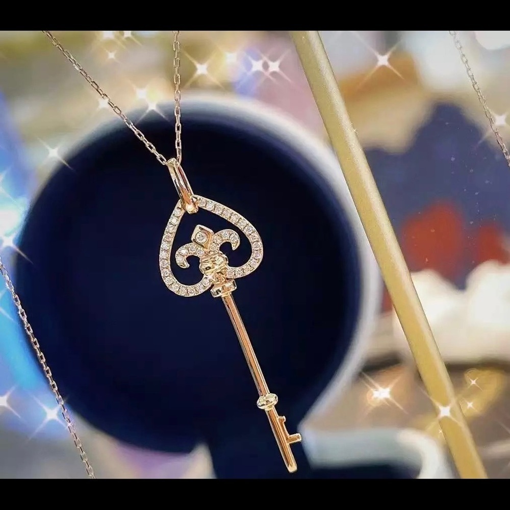 Key pendant chain necklace
